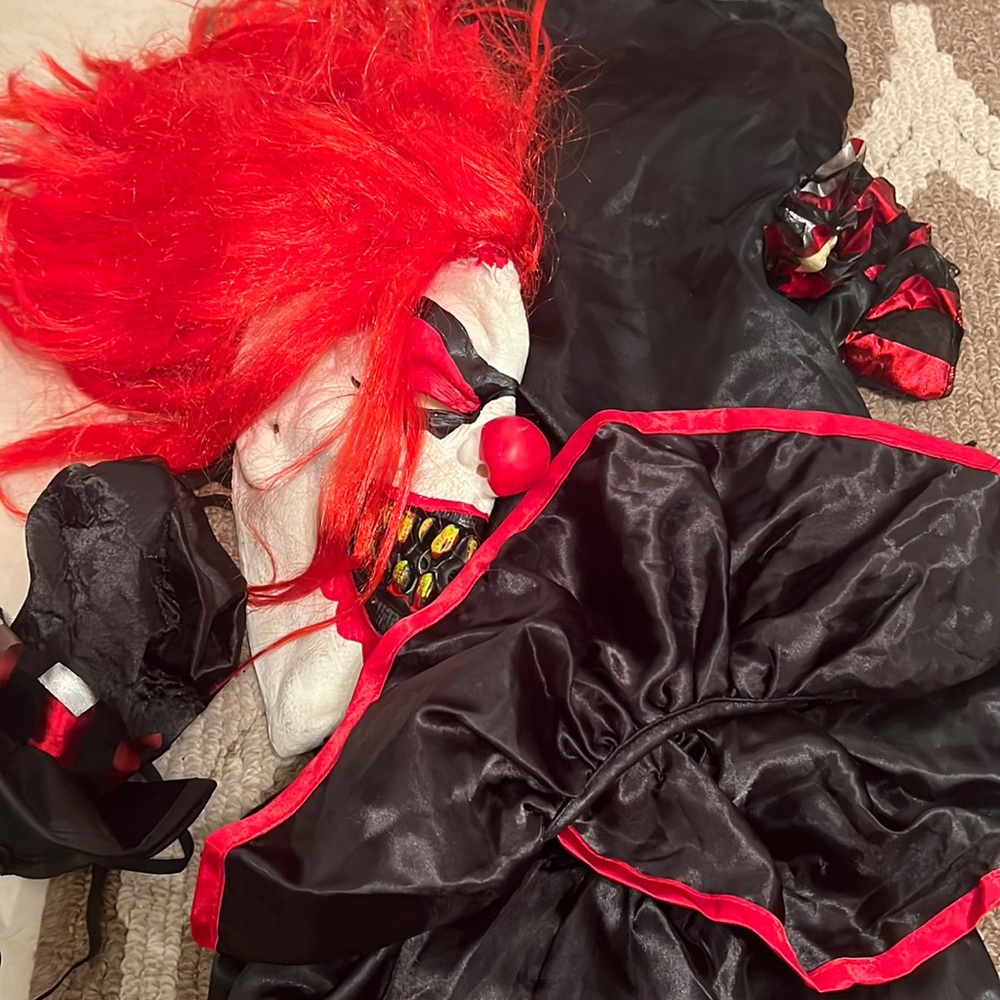 Killer clown Halloween costume